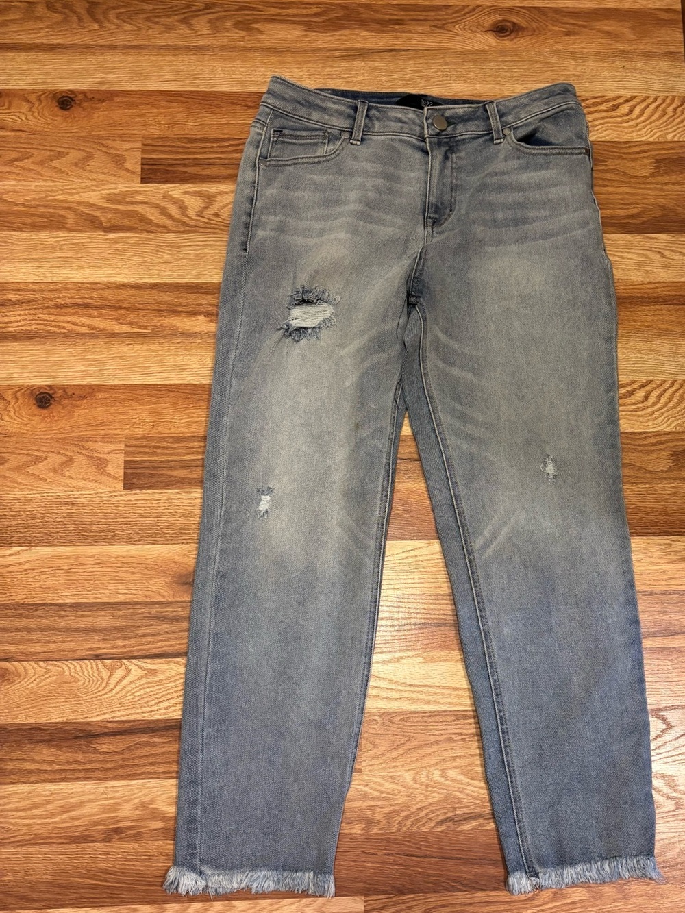 1822 Distressed Light Wash Jeans with Frayed Hem size 8